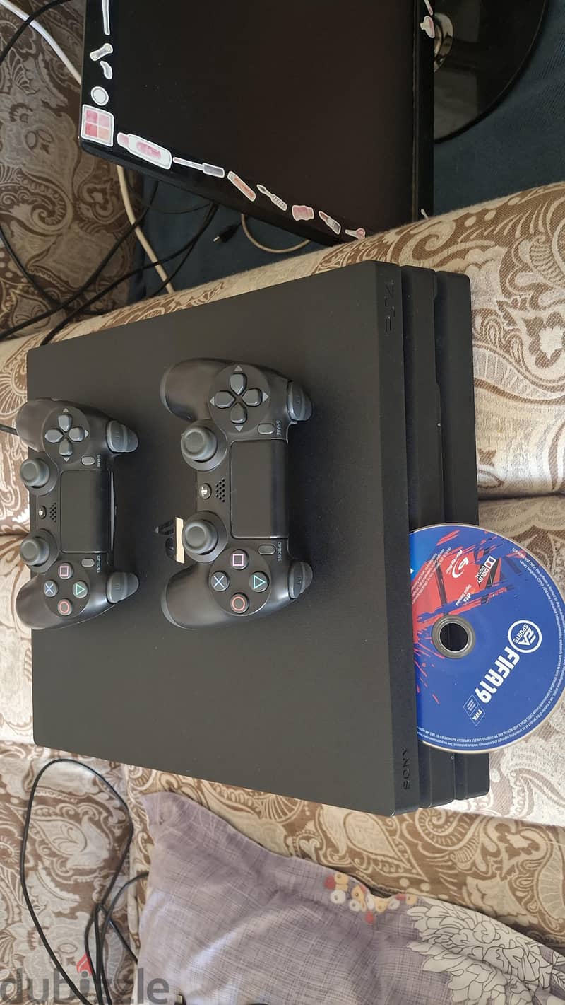 PS4 Pro 1TB 9.00 17