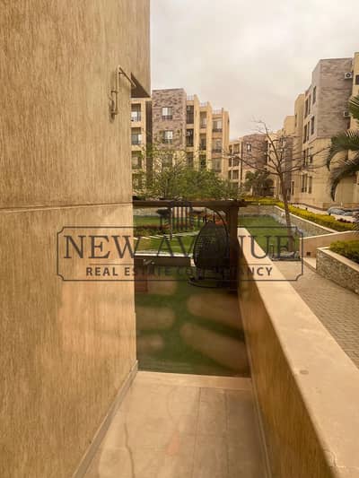 للبيع شقة ارضى متشطبة بالتكيفات  - والمطبخ - لوكيشن مميز فى كمبوند اكويا فى التجمع  akoya new cairo