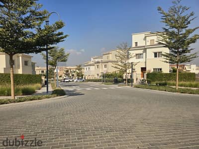 فيلا على لاند سكيب فيو مميز متشطبة استلام فوري  للبيع في أب تاون كايرو إعمار Uptown Cairo Emaar
