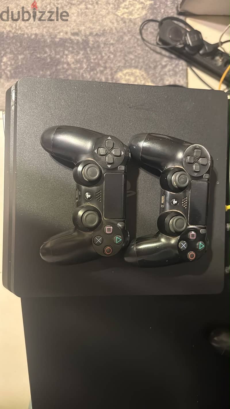 Playstation 4 slim 1