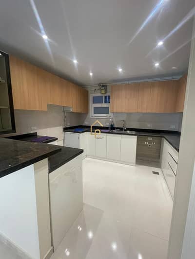 Apartment with garden for rent in zayed dunes