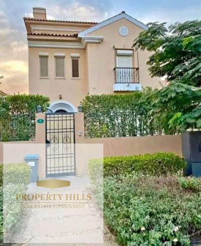 Luxury villas for sale in Hyde Park Compound in the Fifth Settlement directly on Al-Tas'een street and minutes from the American University and Mountain View