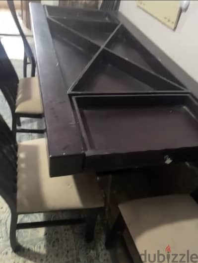 سفره ٦ كراسي بحاله كويسه ناقصه الزجاج