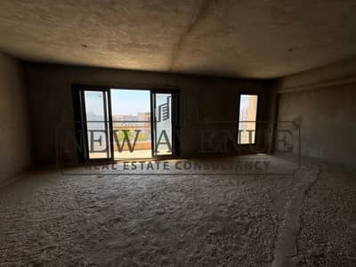 بنتهاوس نادر بڤيو مفتوح و يطل علي النادي للبيع في كمبوند ديستريكت ٥ -القاهرة الجديدة- DISTRICT 5