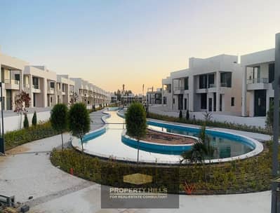 Townhouse for immediate delivery directly at the Dahshur connection in front of the entrance of Zayed 5 and Beverly Hills