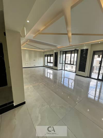4-Bedroom Duplex with Clubhouse View