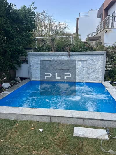 Ultra-super-lux finished townhouse in Hyde Park Compound, Fifth Settlement; ready to move offered at a bargain price for a quick sale.