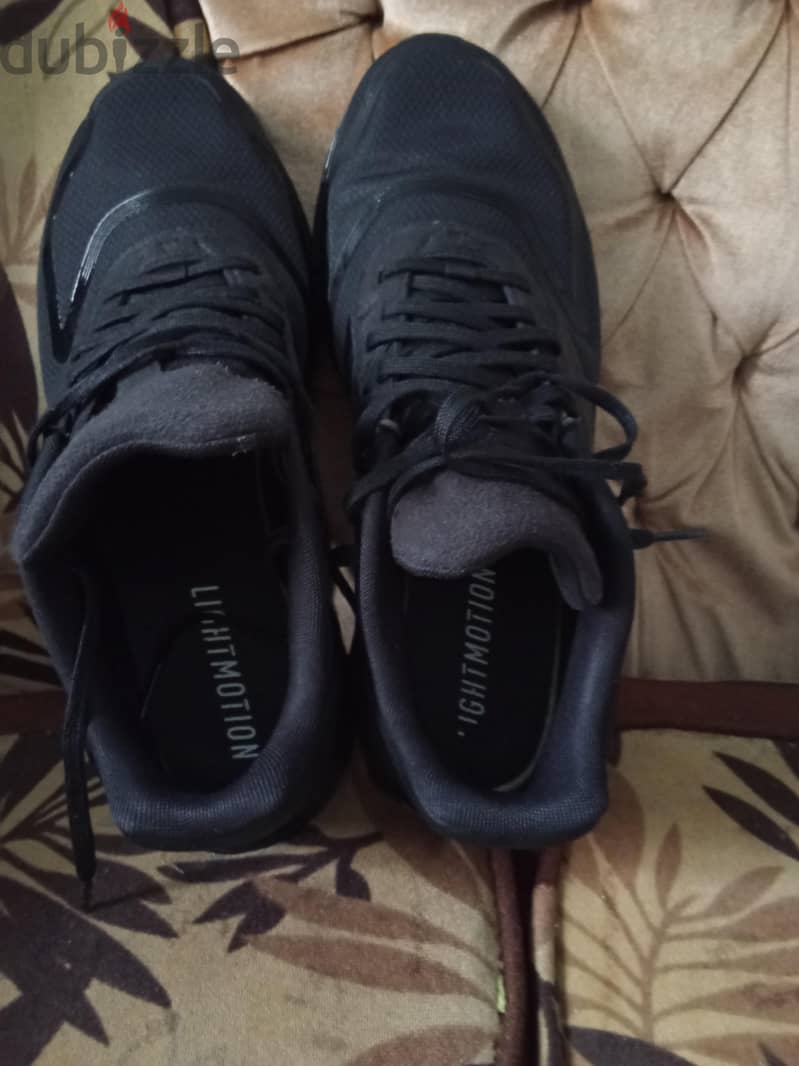 adidas   DRAMO SL 2    Siz 42  2/3 11