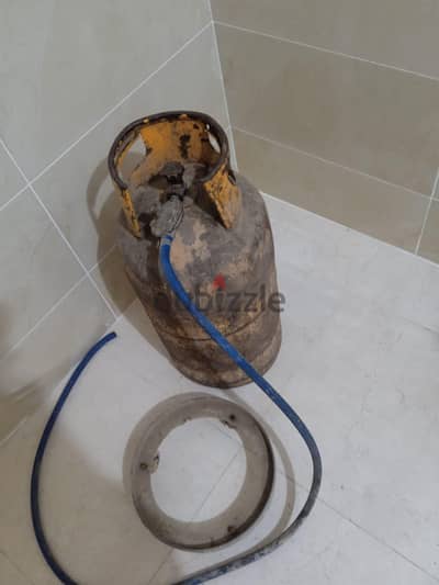 أنبوبة بتوجاز ومنظم بالخرطوم  والقاعدة