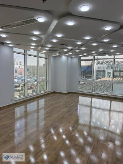 Vacant 196 sqm office for rent in a mall in New Cairo's Fifth Settlement, directly on North 90th Street.