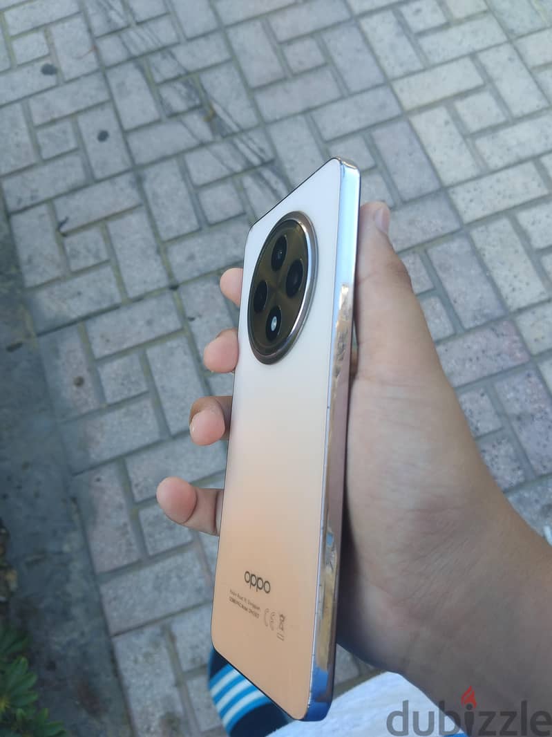 OPPO Reno12 F 3