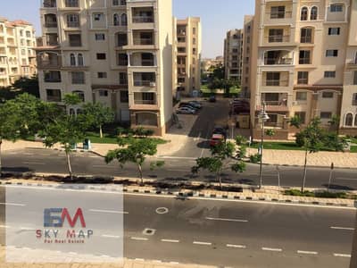 شقة بيع كاش في مدينتي نموذج ١٠٠ في b2 فيو شارع رئيسي بالقرب من الخدمات استلام فوري