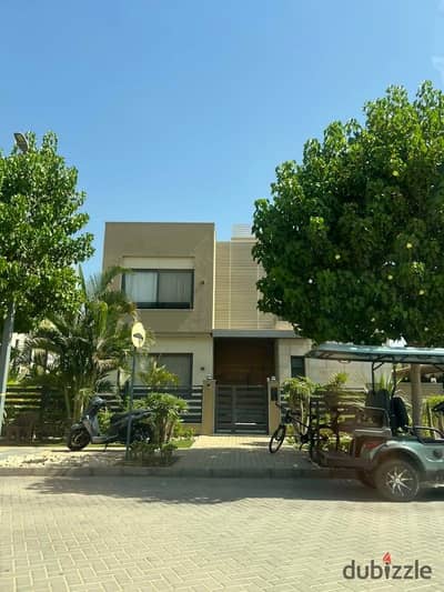 Family House Finishing Ready for Delivery Next to New Giza in Crown