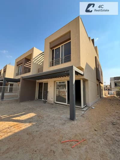 فيلا توين هاوس 297متر للبيع في palm hills new cairo فيو لاند سكيب | استلام فوري