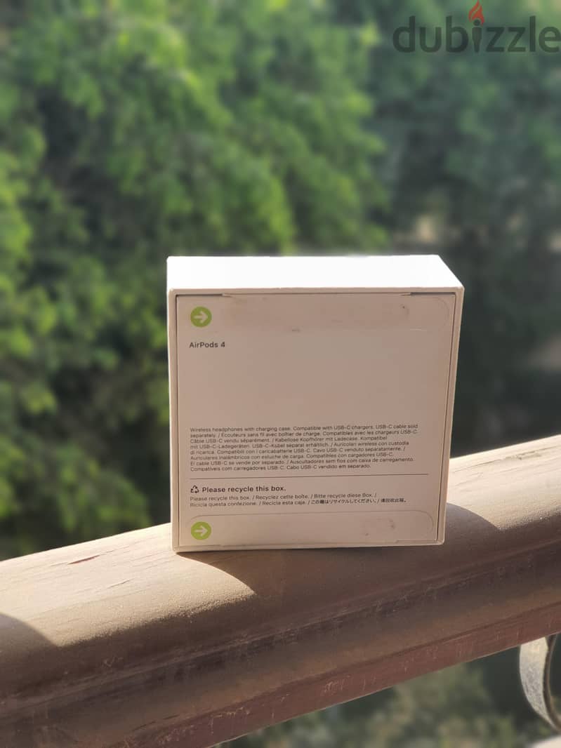 Apple Airpods 4 Sealed new 3