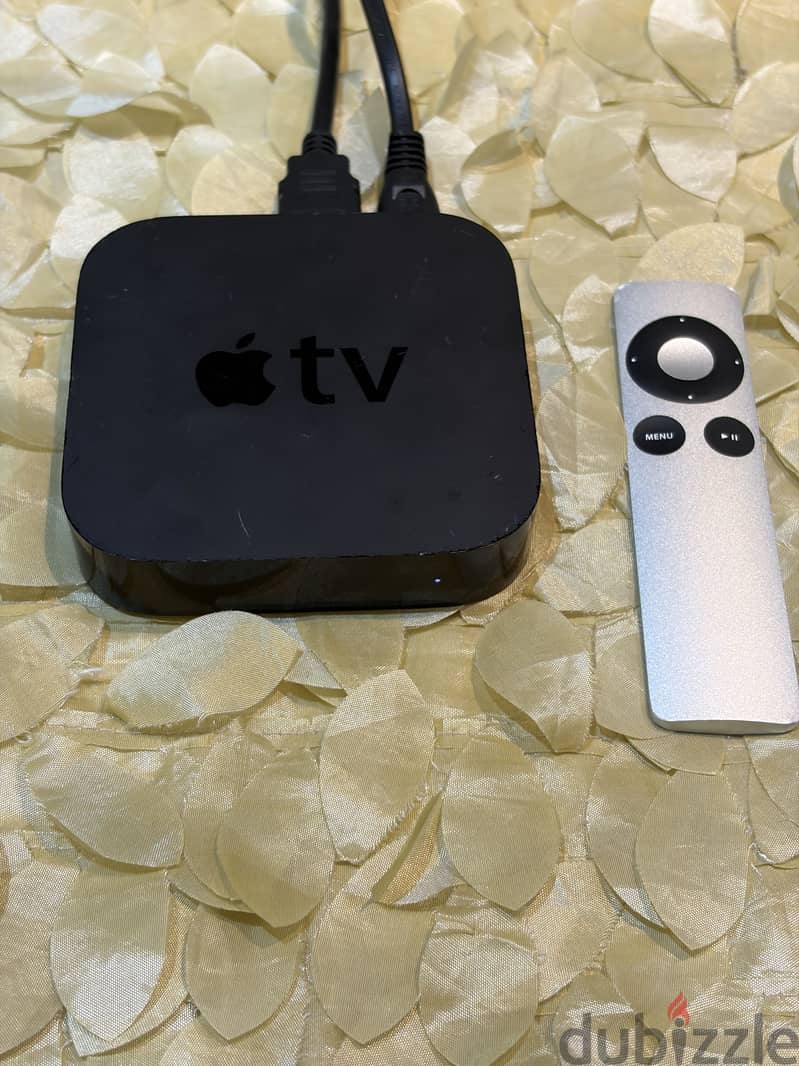 Apple tv 3rd generation with remote 1