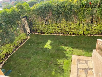 For sale, a ground floor apartment with a garden of 80 meters in Madinaty, Model 700, an area of 300 meters, 4 rooms, including a master and nanny + laundry room + wardrobe room, 4 bathrooms, villa view, finishing by the company, private bathrooms.