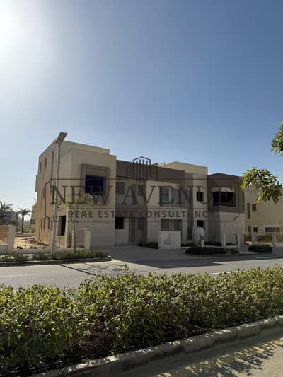 town house with garden  For sale in Palm hills new cairo -Very Prime location -ready to move