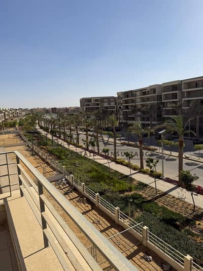 للبيع فاميلي  هاوس بحديقه كبيرخ - بموقع مميز جدا للبيع فى  بالم هيلز- القاهرة الجديدة- استلام فورى - Palm hills new Cairo