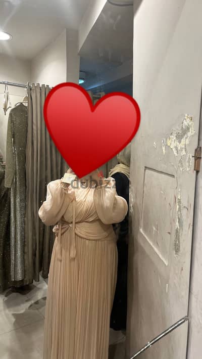 فستان للبيع أتلبس مره واحده بس
