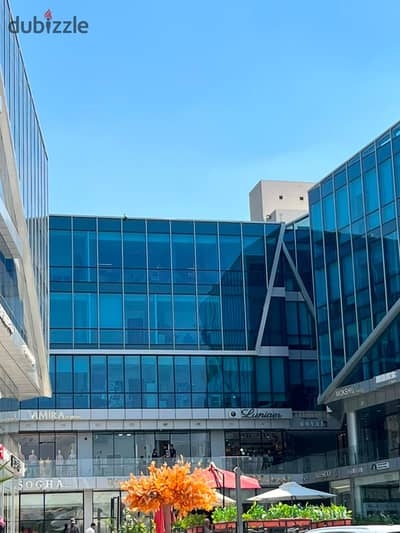 Ground floor shop with air conditioning in Ritzy Mall for immediate sale