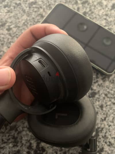 سماعة JBL Tune 710BT أصلية كسر زيرو استعمال خفيف جداً