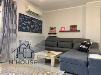 شقة مفروشه للإيجار في الرحاب - حاله أول سكن تشطيبات خاصة بالطابق الاخير مكيفة بالكامل فرش راقي وتجهيزات مميزة جاهزة للسكن التجمع الاول القاهره الجديده