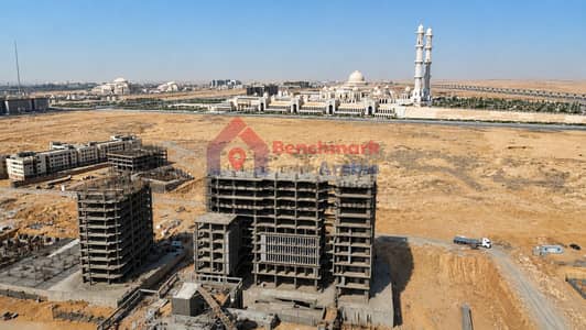 مقدم 10% وتقسيط حتى 10 سنين  عيادة 40م في CUBES Complex – Downtown، صف أول على محور المونوريل وأمام مسجد مصر وسوق الذهب