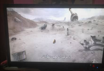 شاشه كمبيوتر  24 بوصه بها خط رفيع جدا  ومفيش فصال نهائي