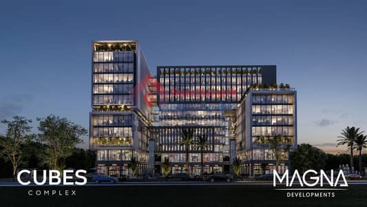 مقدم 10% وتقسيط حتى 10 سنين  محل 37م + 21م Outdoor في CUBES Complex – Downtown، صف أول على محور المونوريل وأمام مسجد مصر