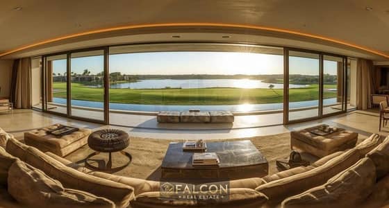 فيلا للبيع Panoramic Golf View + pool خصوصيه 100% 6 غرف city gate بجوار hyde park . mountain view . palm hills . villette sodic . mivida