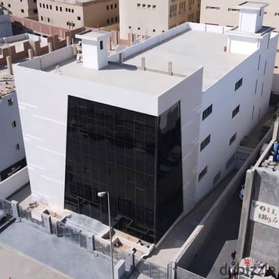 مصنع للإيجار في منطقة الألف مصنع التجمع الثالث بمساحة 4500 متر