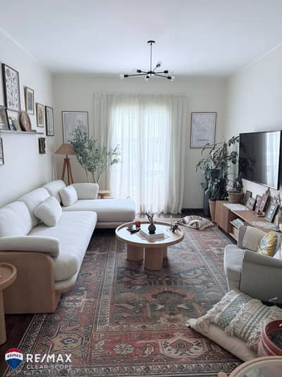 Finished penthouse for sale in Mountain View Hyde Park