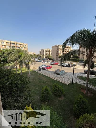 For sale 124 meters at commercial price, a great deal B6