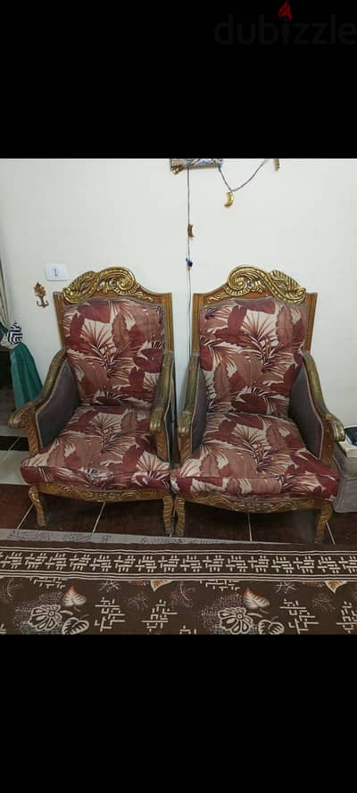 صالون مدهب بحاله متوسطه للبيع