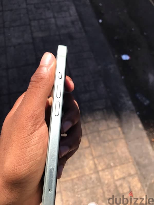 iPhone 15 4