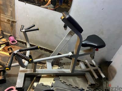 جهاز سحب ظهر هامر بحالة ممتازة (Seated Row Machine)T-bar