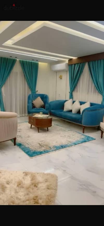  شقة للعمل والإقامة الفندقية - للحي الأول (مجاورة 8) - بجوار جامعة نوال  ​فرصة مميزة للإيجار لفترات طويلة، شقة بتشطيب سوبر لوكس وفرش فندقي راقٍ بالكامل.  ​ مواصفات الشقة: ​الموقع: الحي الأول - مجاورة 8 - موقع مميز جداً بجوار جامعة نوال.  ​التقسيم: 3 غرف