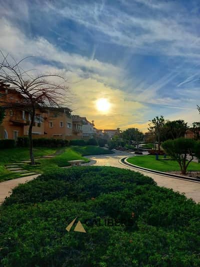 A prime apartment in Hyde Park Compound, featuring one of the best views in New Cairo, located directly on South 90th Street. installments over 10 y