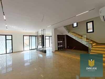 Townhouse for sale: 10-year installment plan, 38% cash discount, fully finished, and ready for viewing. Located in Shorouk City (SODIC East)—adjacent