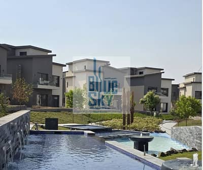 Own your 128m² apartment in the heart of New Cairo, directly on Suez Road—just steps away from the club and the services area—with a 10-year installme