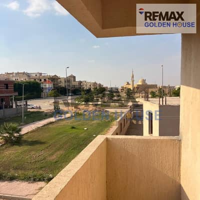  فيو جاردن + جانبي على جاردن + أول سكن. . شقة 130م في فيلا بالحي الثالث شرق الشروق، 3 غرف و2 حمام، سوبر لوكس، الدور الثاني، وسعر 3.1 مليون جنيه. . . . . .