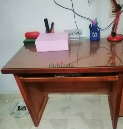 مكتب بحاله ممتازه للبيع