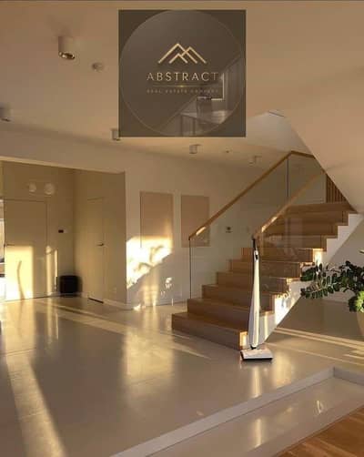 Corner Townhouse | Immediate Delivery | 7-Year Installment Plan  A prime corner townhouse available for sale with immediate delivery and a flexible 7-