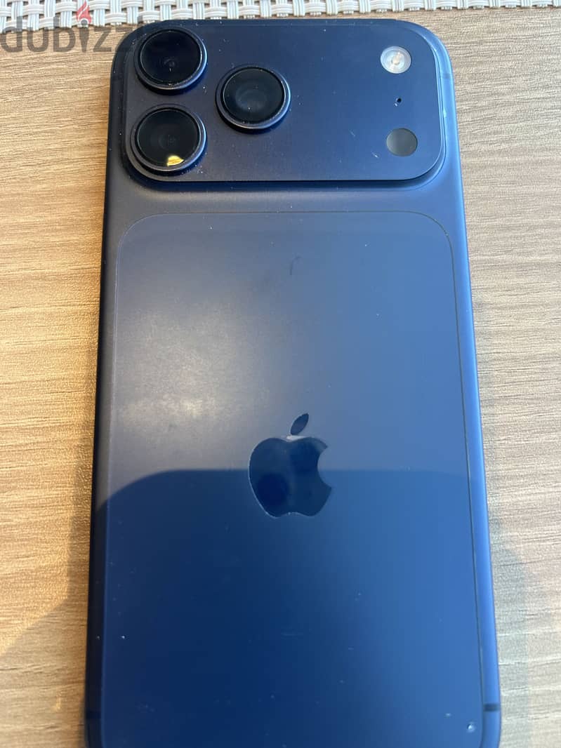 Apple - iPhone 17 Pro Max 3