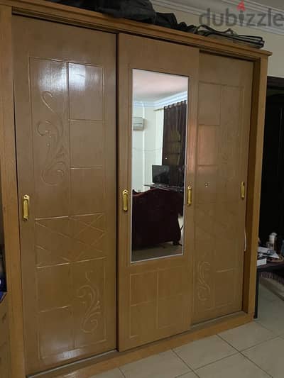 دولاب ملابس