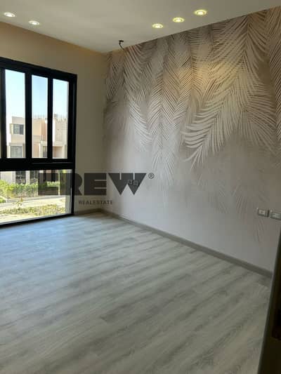 Luxury Apartment For Rent in Sodic East - Azalia - with club membershib -  kitchen and ac's-