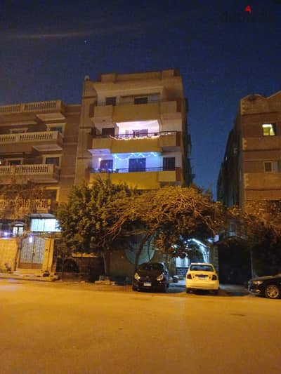 للبيع عماره سكنيه بالكامل في الحي الخامس اكتوبر علي المحور المركزي بجوار مستشفي كليوباترا