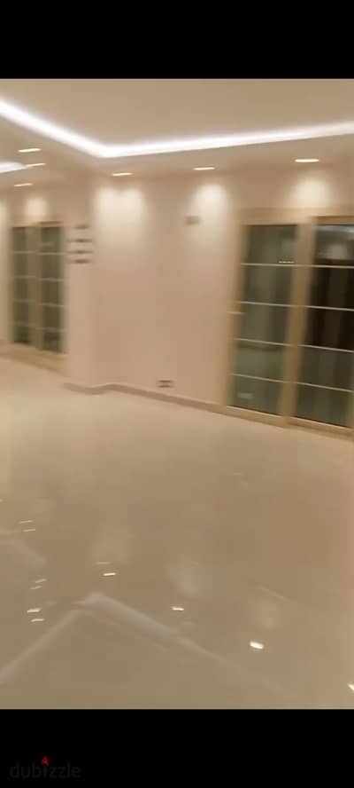 شقة للايجار فاضي في الشيخ زايد الحي 9
