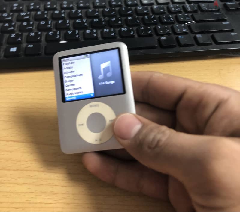 Apple iPod nano   4th  Generation Excellent condition 1